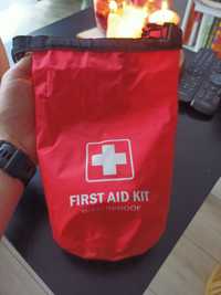 Apteczka pierwszej pomocy FIRST AID KID Wodoodporna
