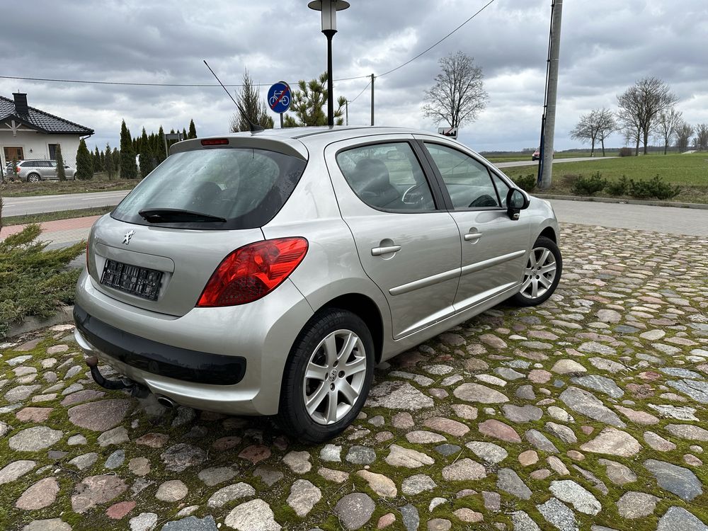 Peugot 207 1.6 benzyna