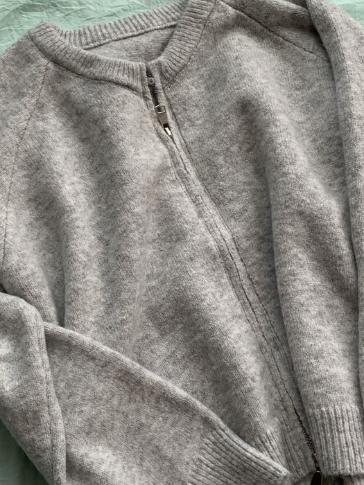 Кардиган сірий на замку