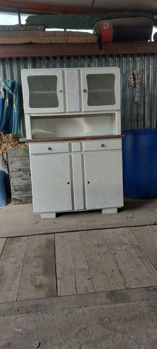 Kredens PRL do odnowienia