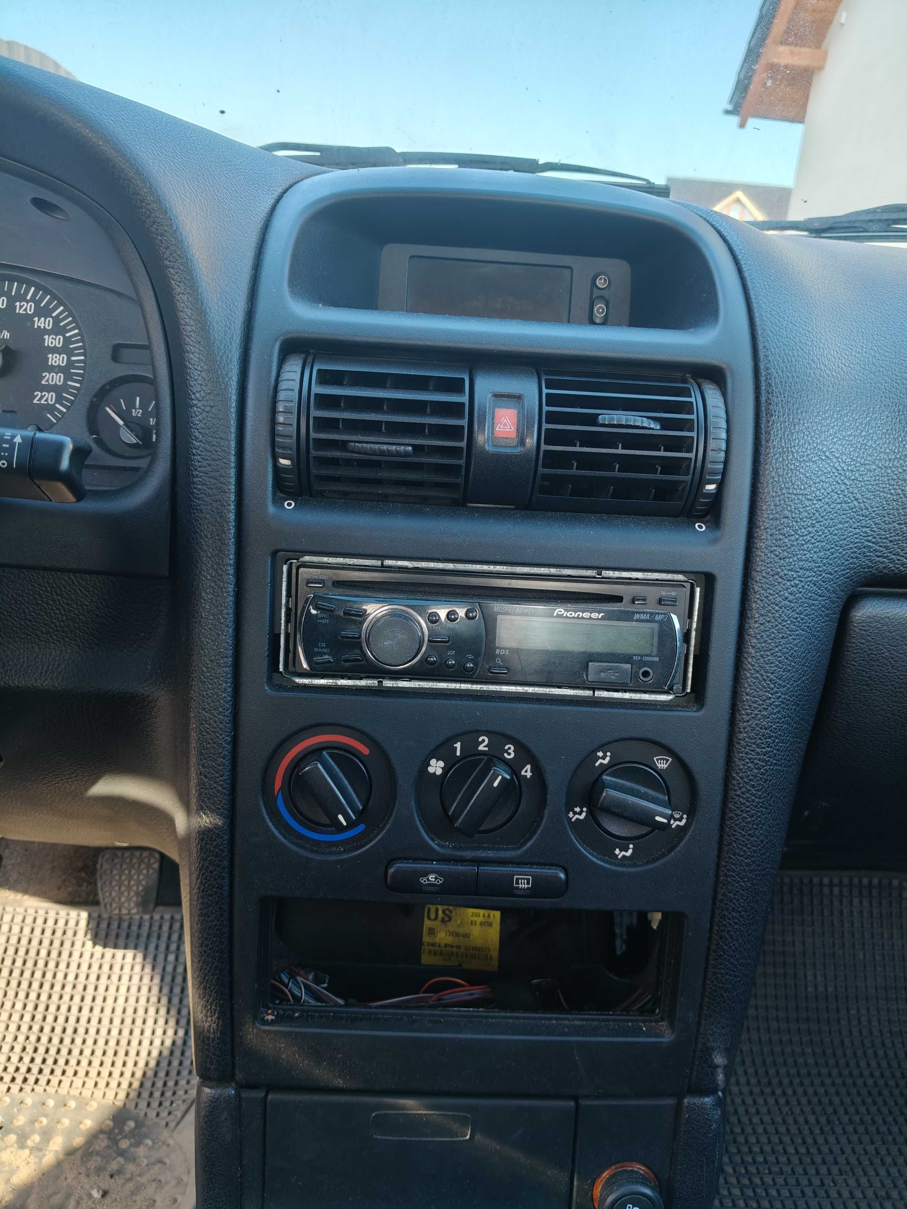 Opel Astra 1,4  2004r
