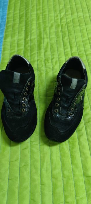 Sapatilhas em pele tam. 36 em bom estado