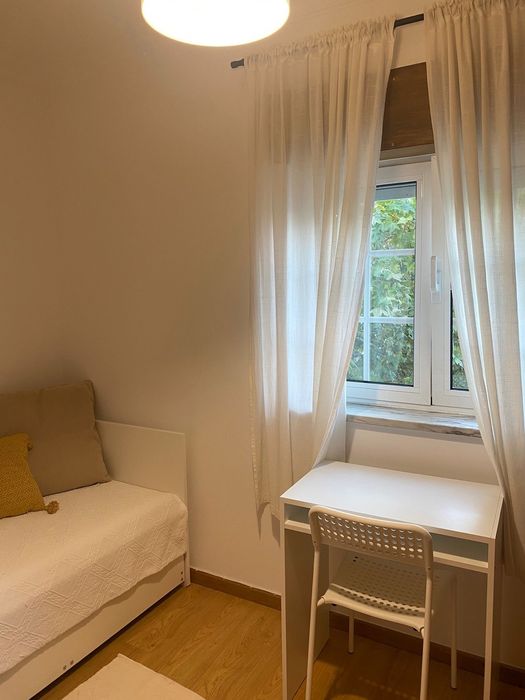 Quarto para arrendar na Encarnação (Olivais)