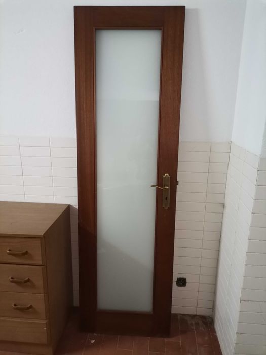 Porta madeira .bom estado