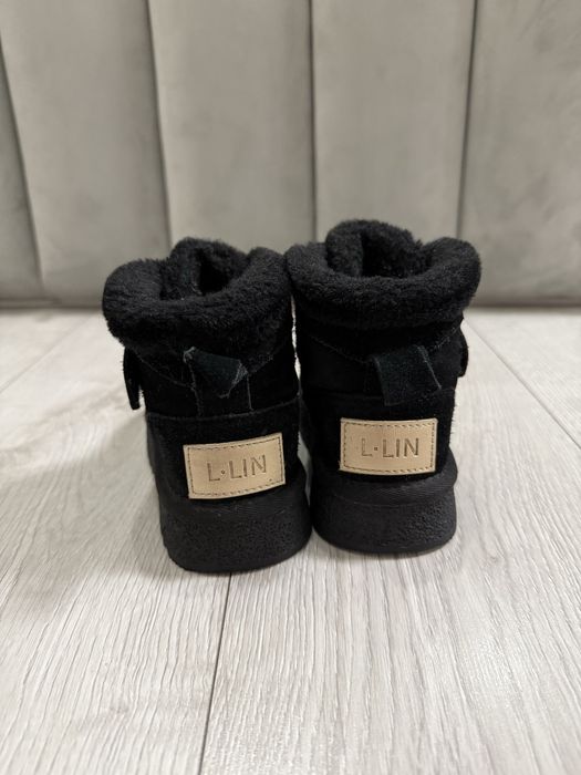 Продам дитячі зимові чоботи. Натуральний замш.