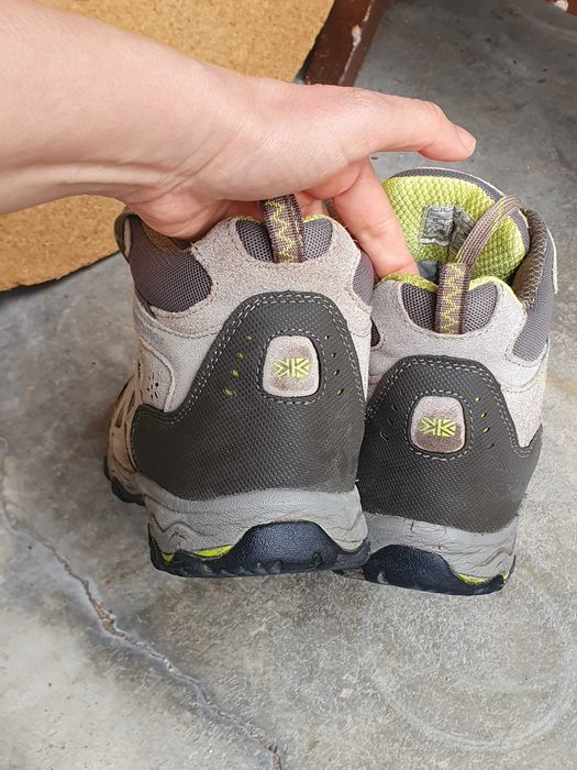 Sapatilhas bota karrimor, de pele camurça.Portes de envio gratuitos