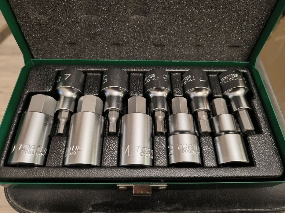 Набор ключей с трещеткой. Инструменты