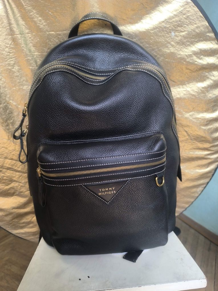 Рюкзак шкіряний Tommy Hilfiger чорний