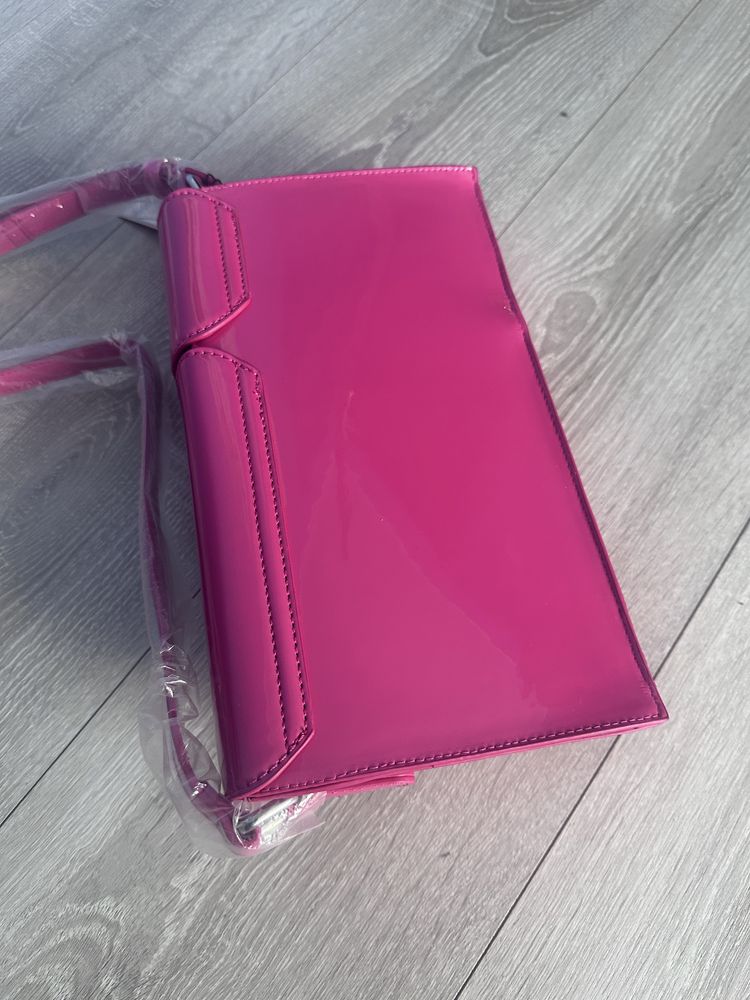 Torebka damska na ramię różowa lakierowana jak Barbie