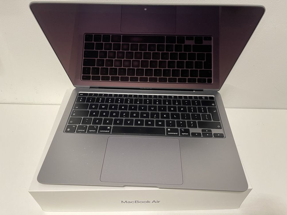 Laptop Apple MacBook Air M1 2020r. A2337 8GB RAM 256 SSD ideał