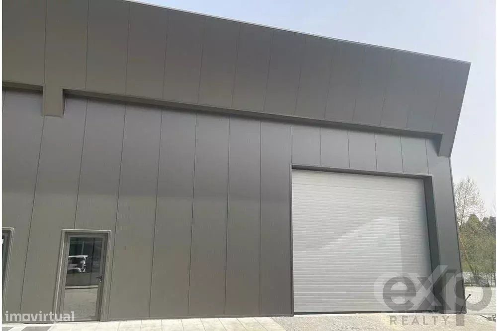 Arrenda-se  excelente Armazém Industrial Novo em Lousada