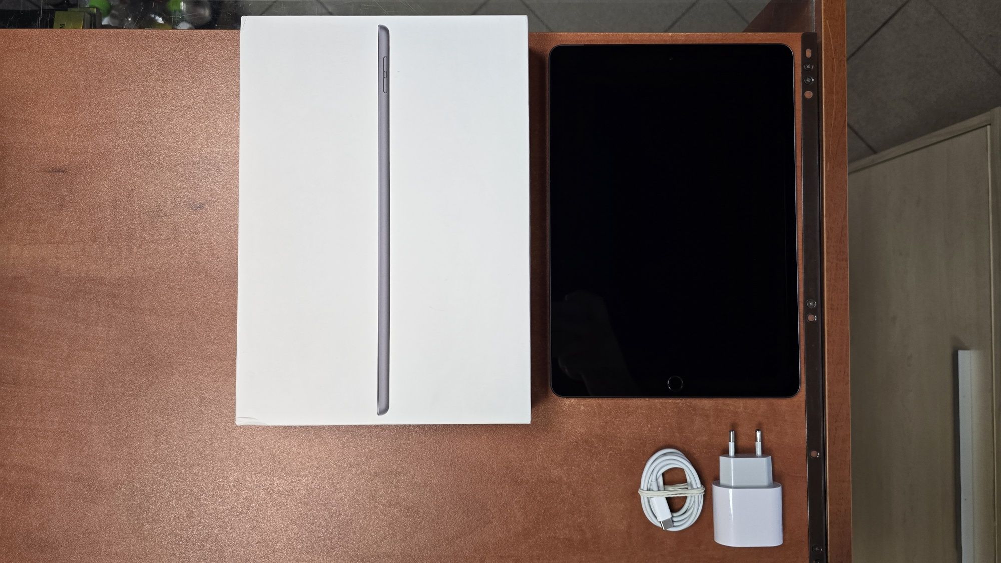 Tablet Apple iPad 9 gen. Cellular 64GB, 10.2" szary, stan bdb
