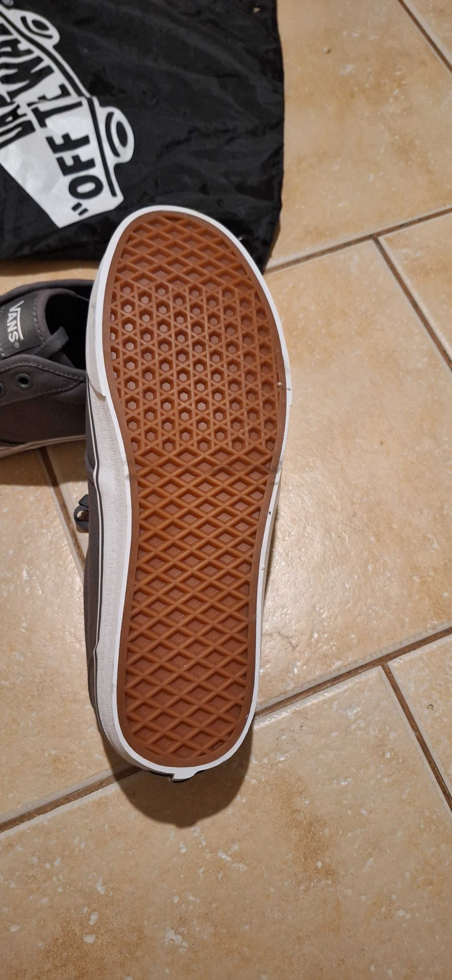 Buty tranpki vans