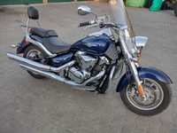 Suzuki VLR1800 C109R Boulevard intruder