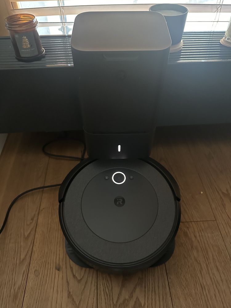 Roomba i3+ robot sprzatający ze stacją dokującą