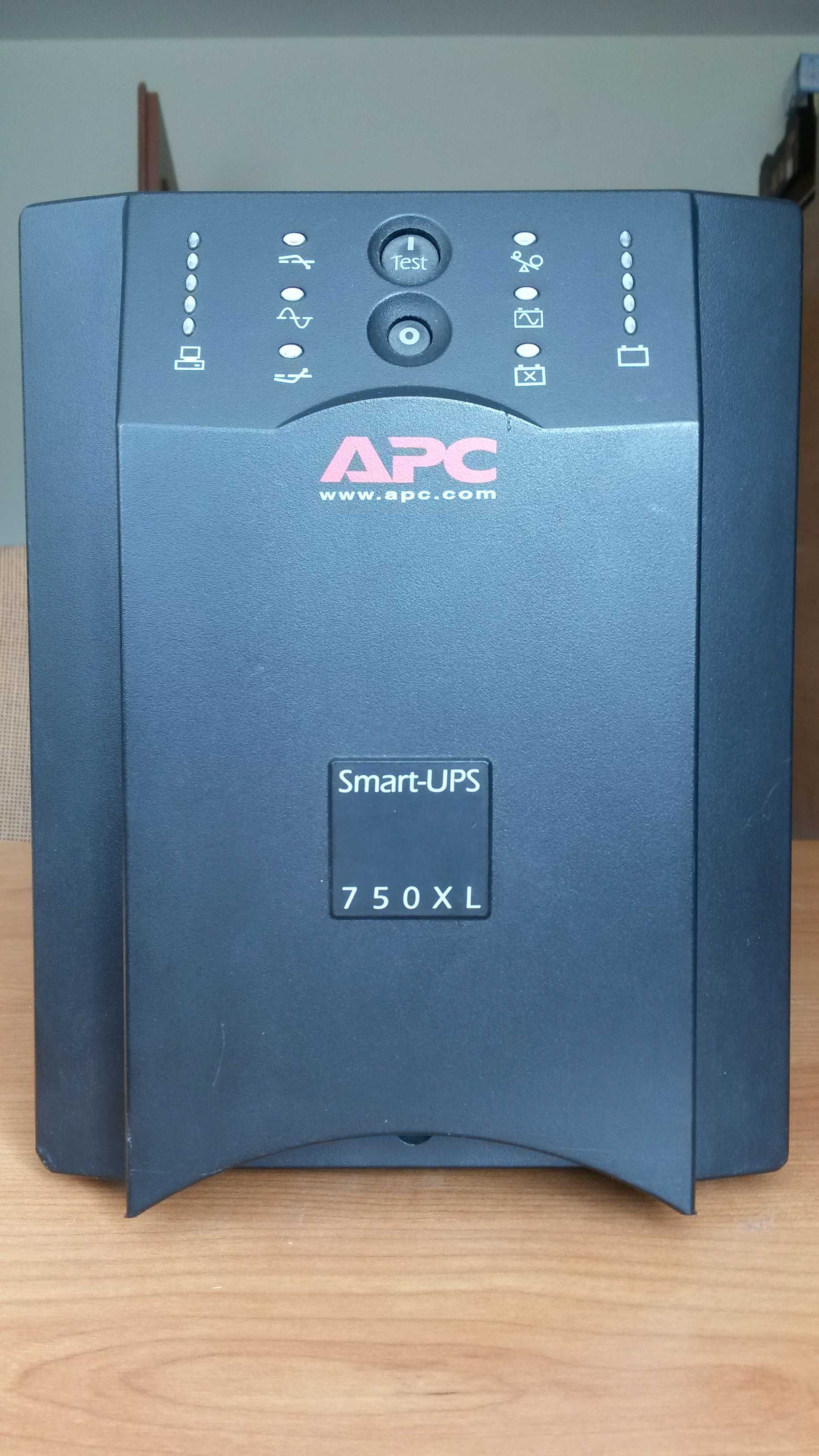 Zasilacz awaryjny APC Smart-UPS 750XL, przewody zasilające, bez aku