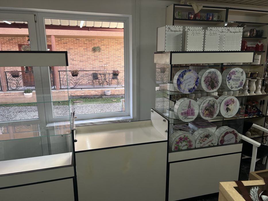 Вітрина для магазина