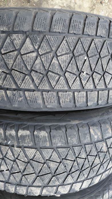 Продам комплект Bridgestone Blizzak dm-v2 235/60r18