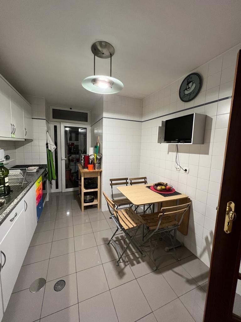 Quarto para arrendar na Foz do Douro