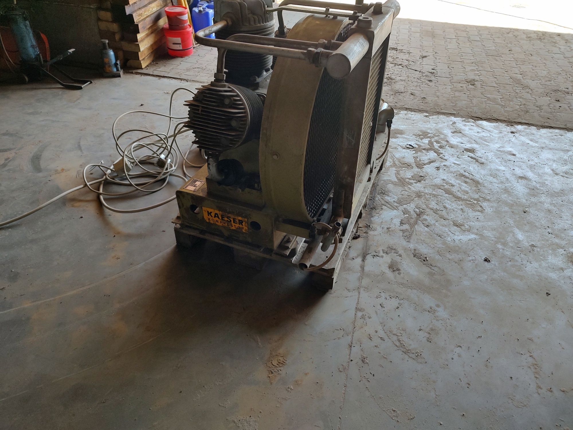 Sprężarka Kaeser 3000l/min 3m3 18KW jak nowa 3 tłokowa automat