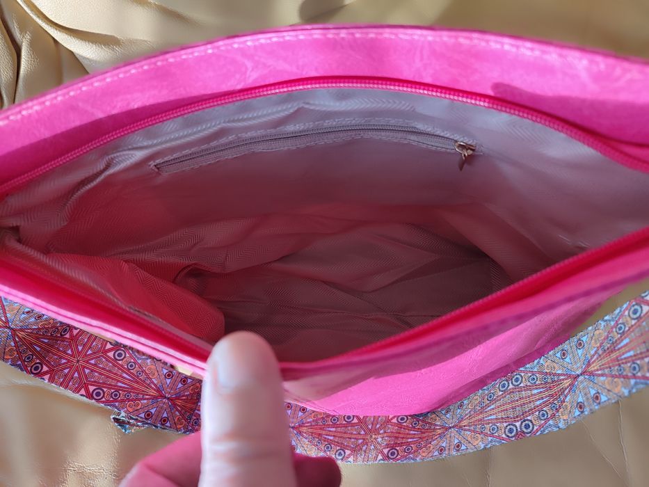 Torebki do wyboru:różowa i zielona