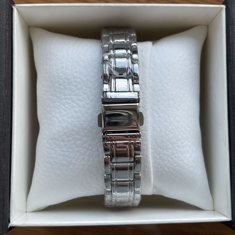 Жіночий годинник Rolex сріблястого кольору