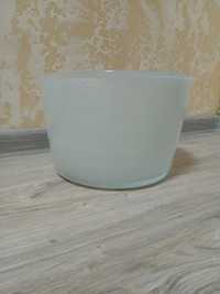 Скляна ваза з кольорового скла