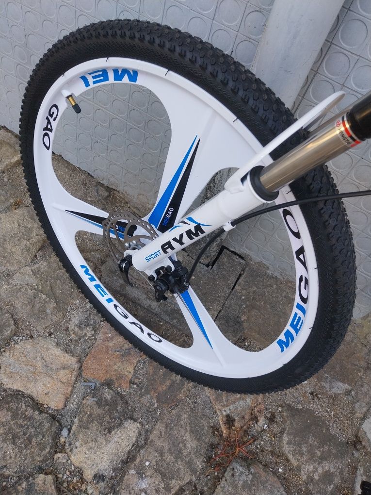 Vendo bicicleta nova