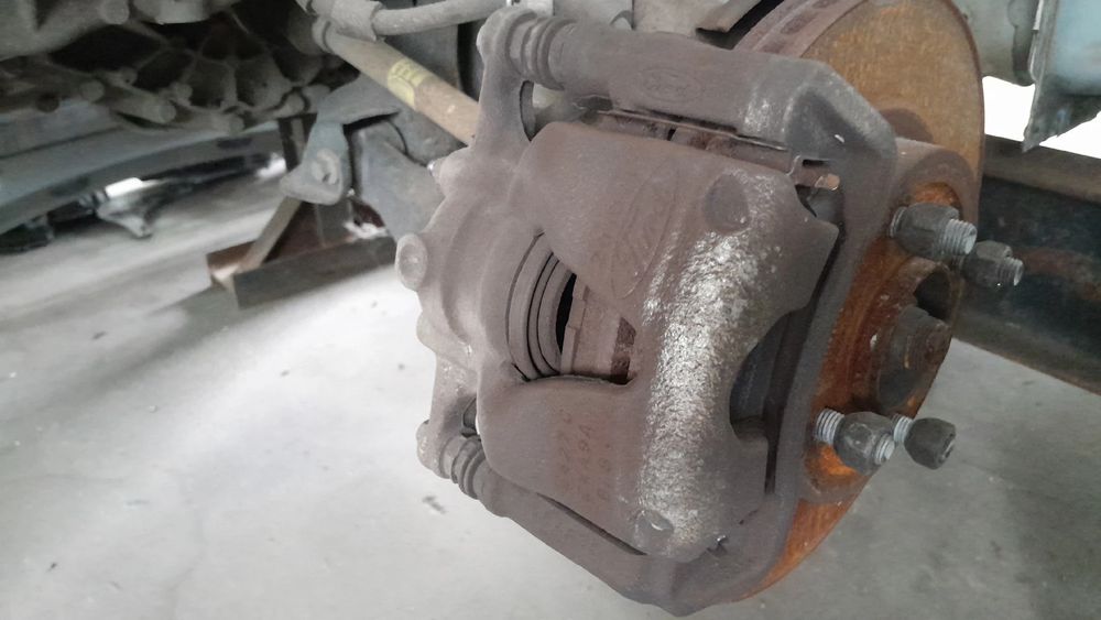 Pinça travão / maxila de travão frente esquerda FORD Ka+