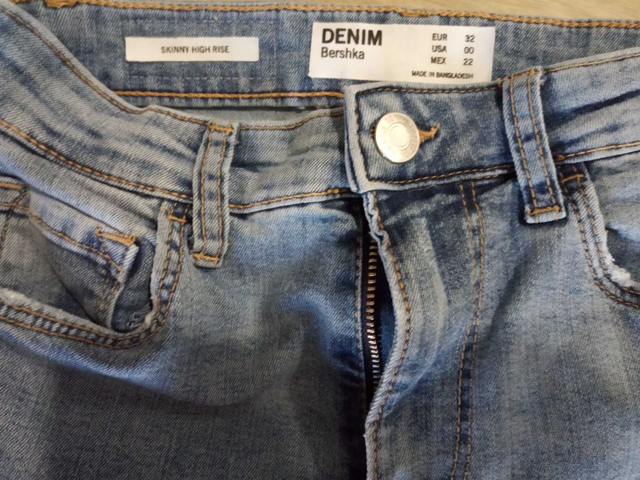 Calças de ganga Bershka NOVAS - tamanho 32 (11/12 anos)