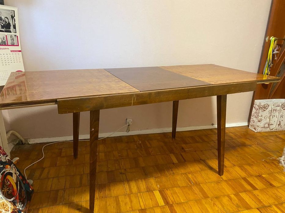 Стіл розсувних. В гарному стані.