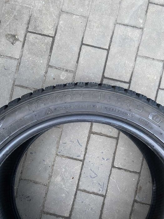 225/45 R18 Nokian Hakkapeliitta 9 шип зимові шини 2шт