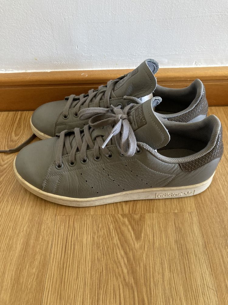 Adidas stan smith cinzentos