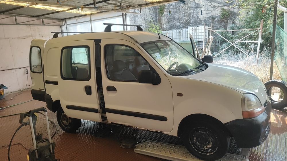 Kangoo 1.9D muito boa de motor encontra se em trabalho