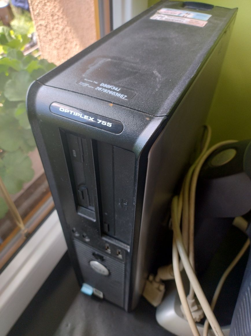 Komputer z monitorem Dell Optiplex 755