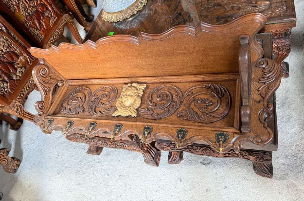 Unikatowy rzeźbiony ścienny wieszak dl.120cm.