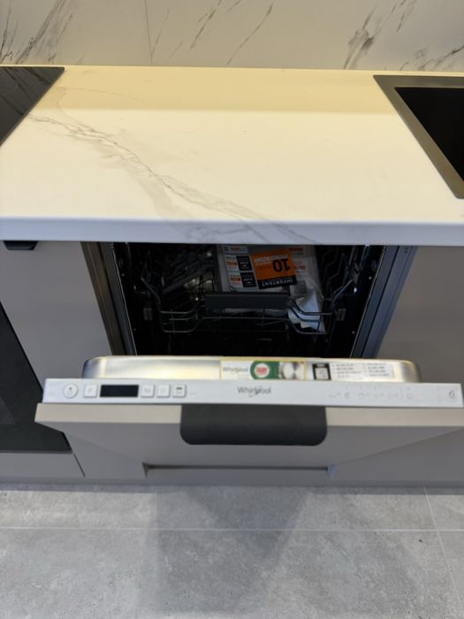 Продаж! Однокімнатна квартира з виглядом на озеро