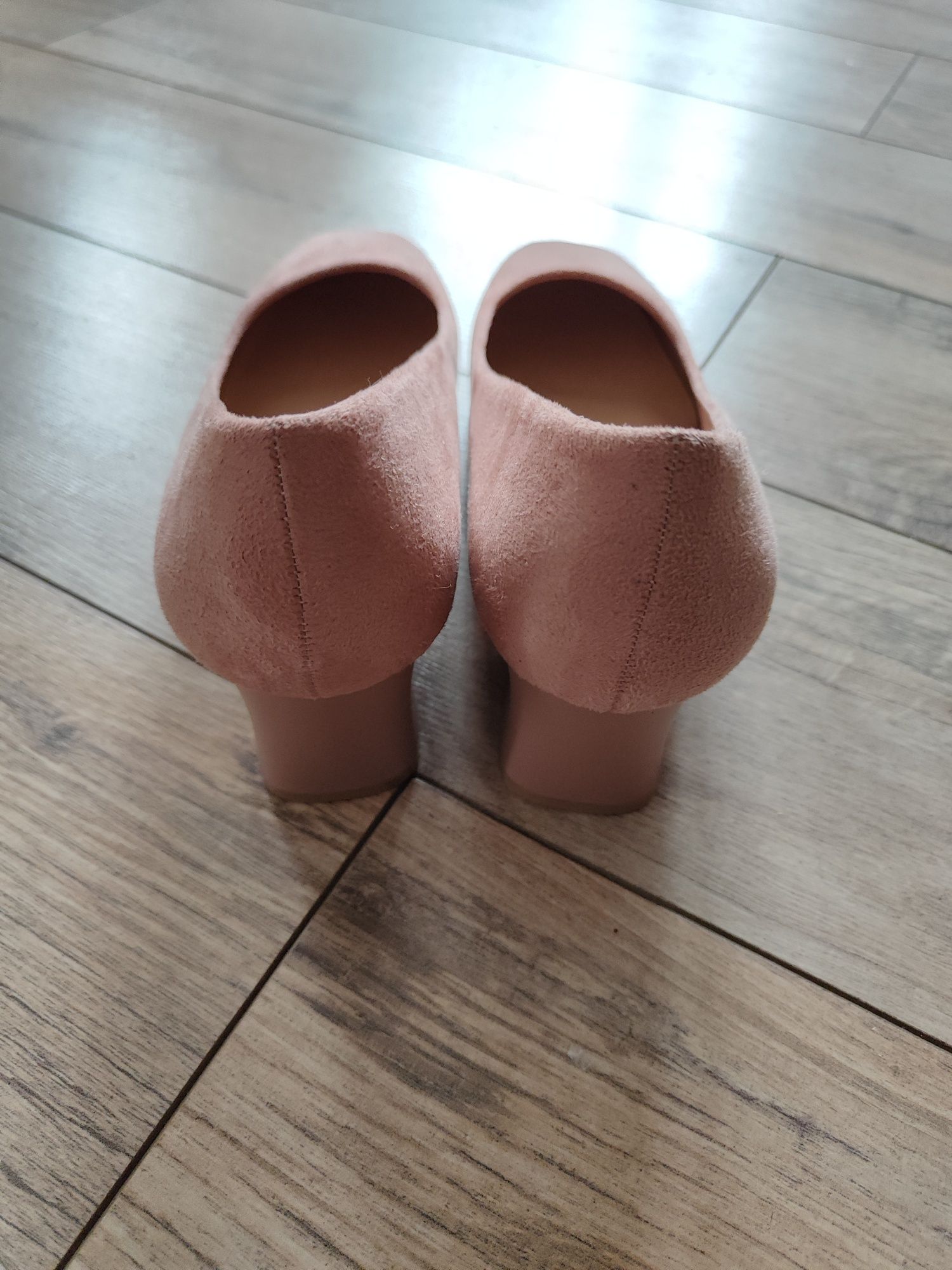 Buty pudrowy róż 39