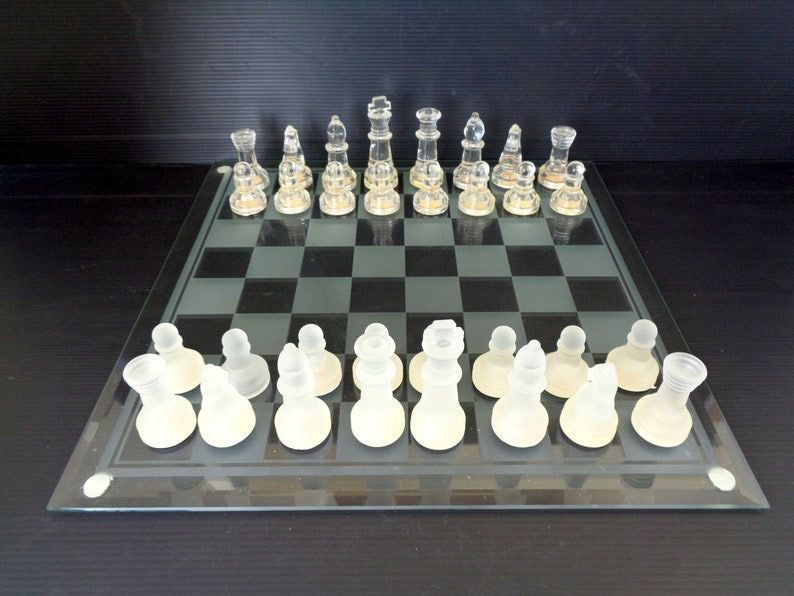 Zestaw szachowy / szklane szachy
