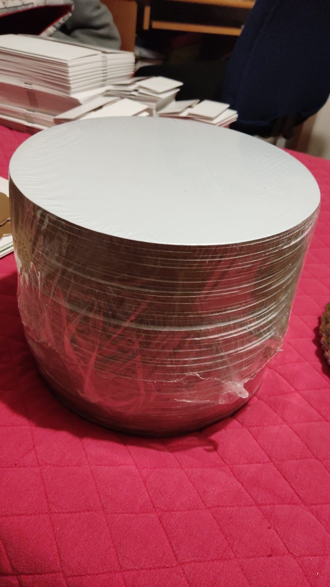 50 Pratos brancos descartáveis 26cm 8kg