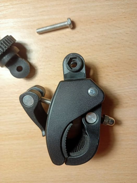 Кріплення аксесуарів на кермо або раму