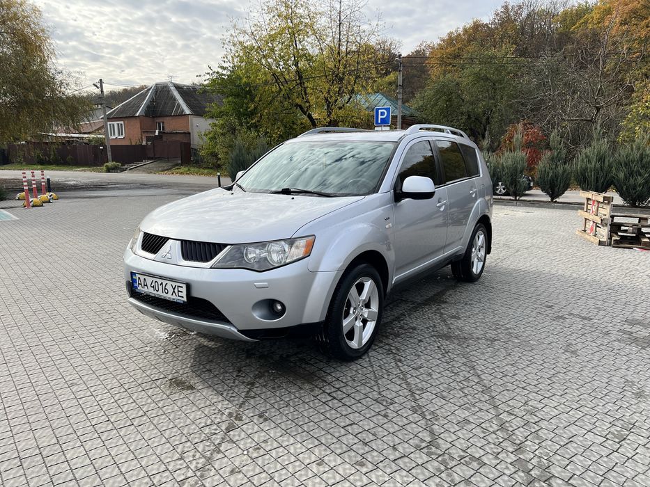 Mitsubishi Outlander XL 3.0газ/бензин максимальна комплектація