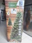 Árvore de natal com acessórios