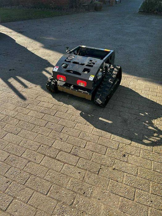 Wyprzedaż posezonowa !!! Kosiarkę skarpowa  zdalnie sterowana nowa.