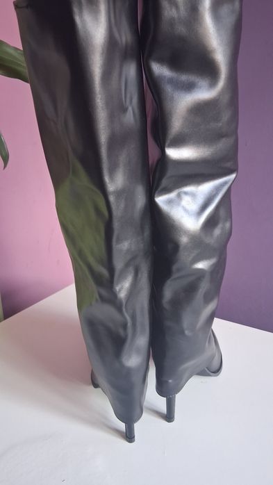 Nowe, stylowe kozaki na szpilce 38