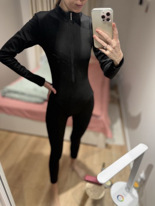 czarny ocieplany kombinezon