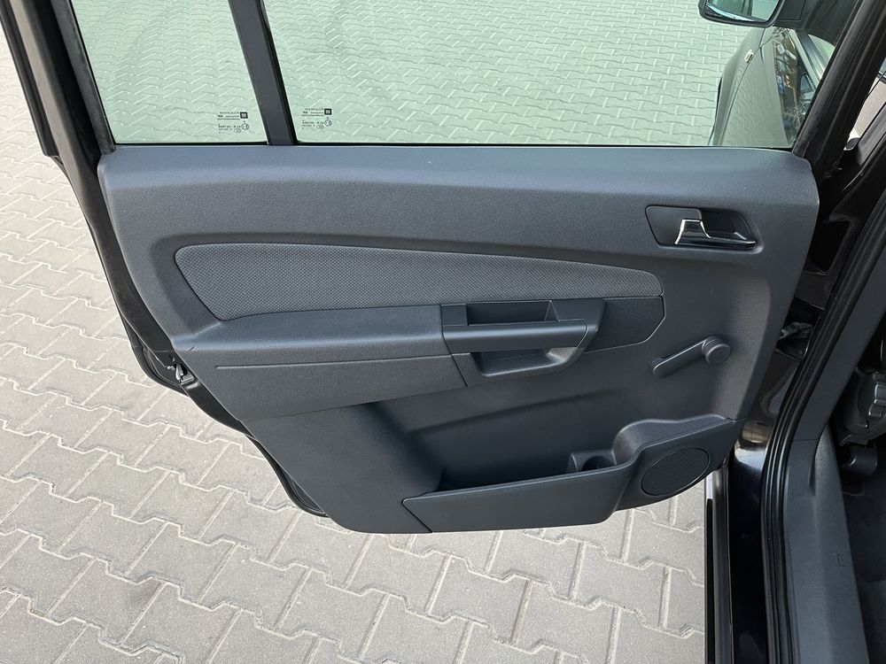 Продам нефарбоний Opel Zafira 2006 1.8