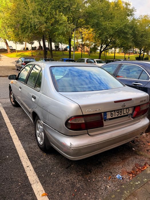 Nissan Almera carro em bom estado