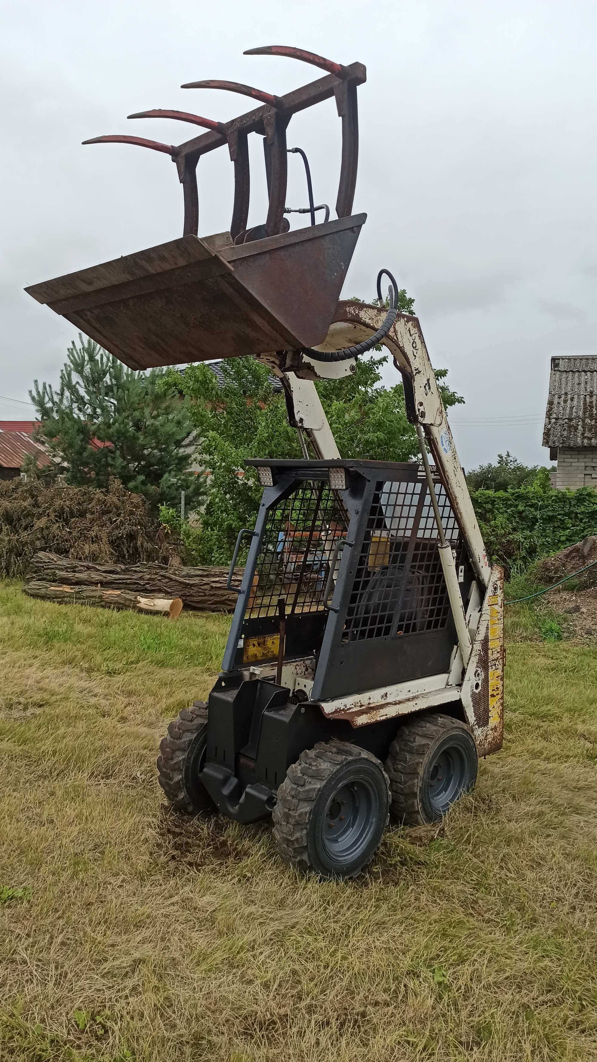 Miniładowarka Bobcat 443 Kubota Mustang
