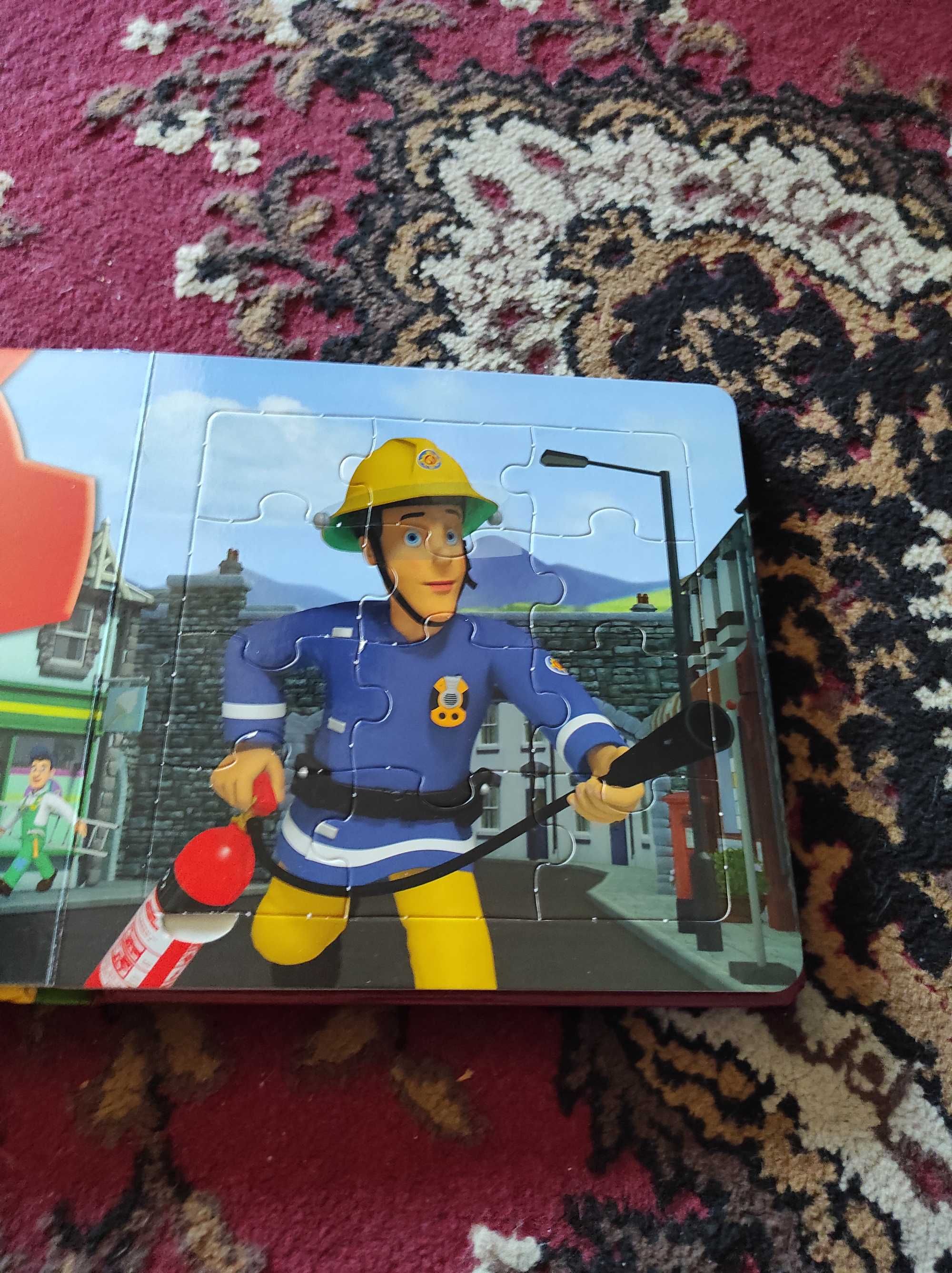 Strażak Sam książka z puzzlami